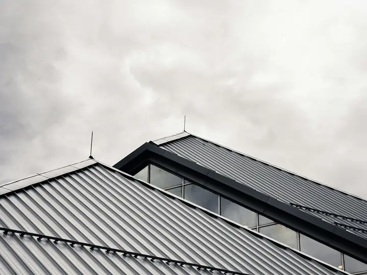 Industrial building with profiled metal roofs